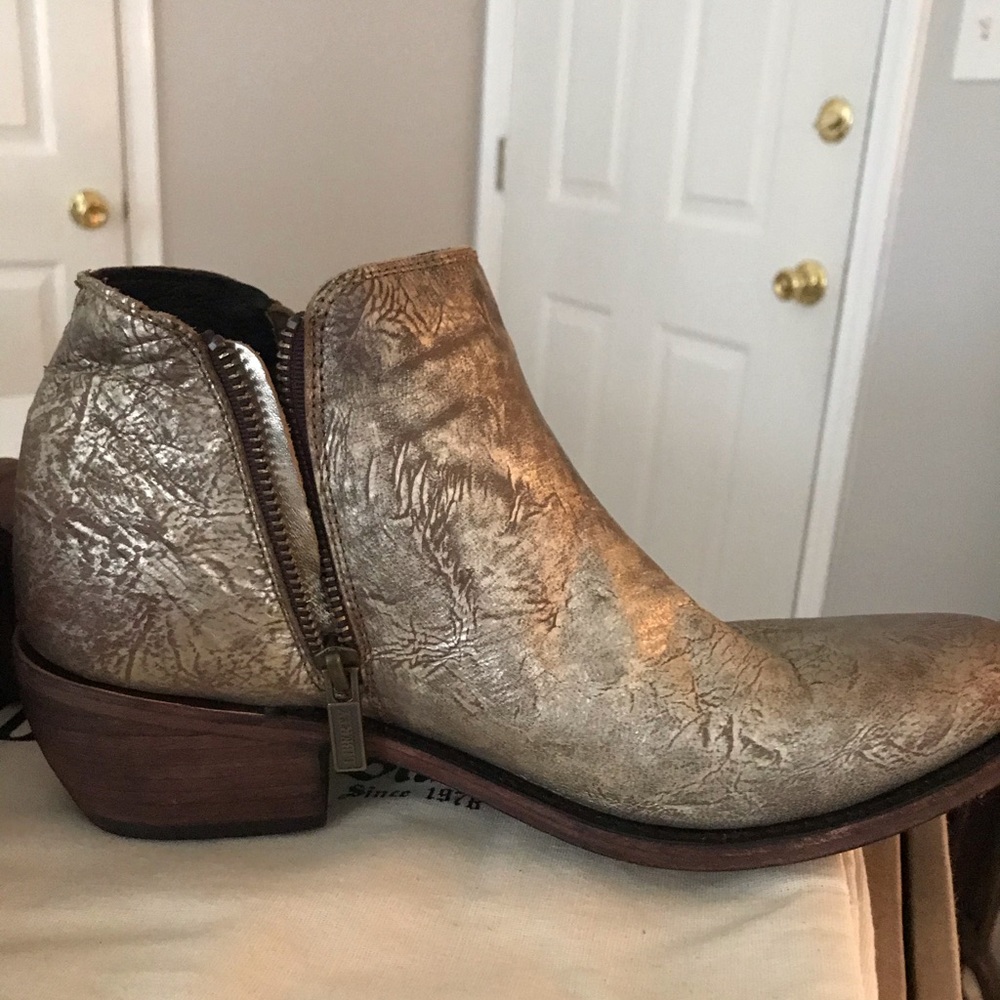 Ankle boots. 100% Leather